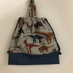 持ち手付き体操服入れ　恐竜　30×30 体操着袋　入園入学　お着替え袋　ティラノサウルス