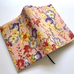 【文庫サイズ】水彩画みたなお花のブックカバー　サーモンピンク