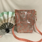帯バッグ　ショルダーバッグ　桃橙色に蜀江宝尽くし菊文1