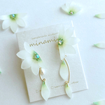 ハーフフラワーの花びらピアス 