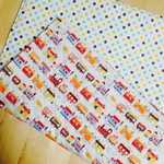 ボタンがかわいい！乗り物柄  オムツ替えシート     