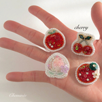 ビーズ刺繍♡さくらんぼのミニブローチ