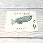 キラキラ✨メダカ🐟ブローチ　白+青ラメ💙