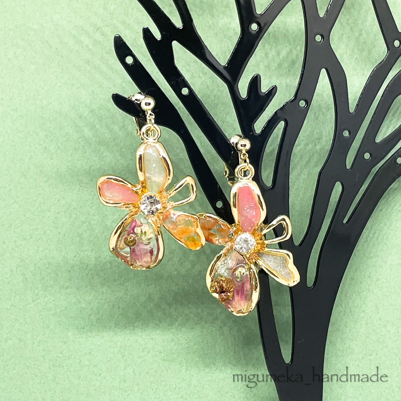 カーネリアンのお花のイヤリング ☆レジン