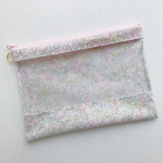 NEW♡リバティ「カワード」（ペールピンク）クリアフラットポーチ   B6サイズ　ラミネー&PVC 22㎝ファスナー 母子手帳ケース 御朱印帳ケース 母の日ギフト