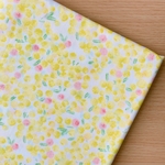 50*50【ブロード】水彩ドットの小花柄／イエロー《 生地 コットン 綿 ブロード生地 フラワー 花 ミモザ アカシア マスク 水彩 花柄 黄色 COTTONCANDY 薄手 》