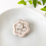lokkaku brooch ◇ ( ナチュラル / 刺繍ブローチ )