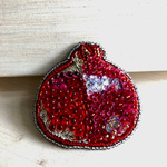 【値下げ‼︎】柘榴のビーズ刺繍ブローチ