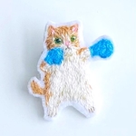 ボクサー猫の刺繍ブローチ　青グローブ