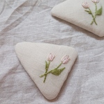 ~チューリップ 刺繍の三角パッチンピン🌷