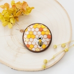 蜂の巣 手刺繍ブローチ