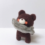 【再販】くまさんと鮭　羊毛フェルト