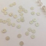 サテン白色 satin blanc 穴端 4mmスパンコールオートクチュール☆