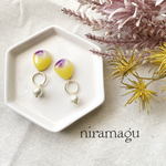 パンジーカボションとコットンパールのピアス