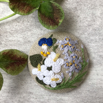 リネン生地刺繍ブローチ