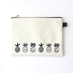  内ポケット付き〈20cmファスナー〉パイナップル刺繍ポーチ