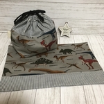 オーダー品です☆お弁当袋とランチョンマット☆リアルな恐竜　グレー