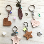 【送料無料📮】ひらがな☆名前入れレザーチャーム★お名前キーホルダー☆キーホルダータイプ