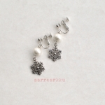 雪の結晶とコットンパールのイヤリング(シルバー）
