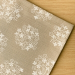 50*50【ドビー】和紫陽花の刺繍風／ベージュ《 生地 ドビー生地 コットン 綿 サザンクロス 紫陽花 あじさい 花柄 フラワー 小花 和風 和柄 くすみカラー COTTONCANDY 薄手 》