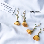 【 再販 】- 美女と野獣 - アンティーク❥❥❥薔薇 ドライフラワー✳︎ピアス / イヤリング / 樹脂ノンホールピアス 《 イエロー 》