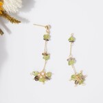 天然石＊さざれ石のピアス／イヤリング　華奢　ペリドット＆スモーキークォーツ　〔ピアス金具変更可〕　送料無料