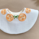 〖選べる裏地!〗〖名前入れOK！〗みかんづくしの刺繍スタイ 