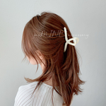 マットホワイトアイボリー　バンスクリップ　ヘアクリップ　バレッタ　韓国ファッション　上品　