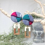 アフリカンプリント ピンク×グリーン ウッドパーツ くるみボタン ピアス/イヤリング