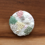 ビーズ刺繍くるみボタン（ヘアゴム/ブローチ）
