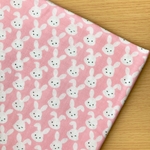 50*50【Wガーゼ】にこにこうさぎ／ピンク