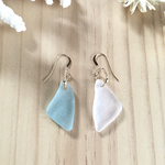 14kgf／シーグラスのピアス_blue & white