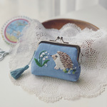 ＊手刺繍がま口コインケース＊ハリネズミとスズラン