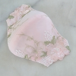 35.優しい大人可愛い上品刺繍レースマスク　