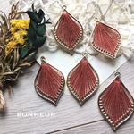 【送料無料】刺繍糸  リーフ型  金属チャーム  2pcs