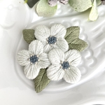 ［受注制作］ちいさなブーケの刺繍ブローチ✳︎ペールブルー