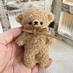 ゆるくまキーホルダー（中）革リボン付き