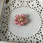 ﾏｽｸﾁｬｰﾑ：ビーズ刺繍　チェコ花びら　ストロベリーピンクパール　ﾏｽｸﾋﾟｱｽ　MSCF_002P