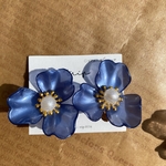 𖧷再販𖧷  クリアのお花のイヤリング♡