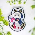 ハチワレ猫の刺繍ブローチ