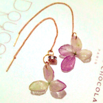 【再販】紫陽花アシンメトリーピアス  平ロンデル スワロフスキー あじさい レジン 樹脂ピアス 16kgf 14kgf