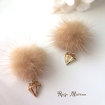 ショコラ色のファーとダイヤのイヤリング