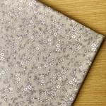 50*50【Wガーゼ】White little flower／ベージュ《 生地 ダブルガーゼ ガーゼ コットン 綿 花柄 小花 フラワー 落ち着いた くすみ マスク スタイ 》