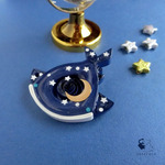 ジンベイザメのブローチ（星空カラー）