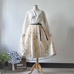 ナチュラルな刺繍のチュールスカート