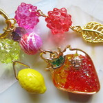 ◇1743再販３『こっちゃん様 ご売約品』🍓いちごとてんとう虫　美味しそうなバッグチャーム🐞🎶 