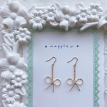 *繊細で華奢なリボンのピアス*ゴールドピアス*シンプルピアス*イヤリング*りぼんぴあす*お洒落大人可愛い*