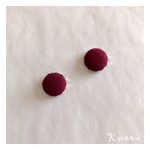 くるみボタン(S)・ワインレッド色のピアス