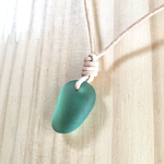 シーグラスの革紐ネックレス_ dark green