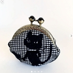 リバティネコちゃん　刺繍がま口ポーチ